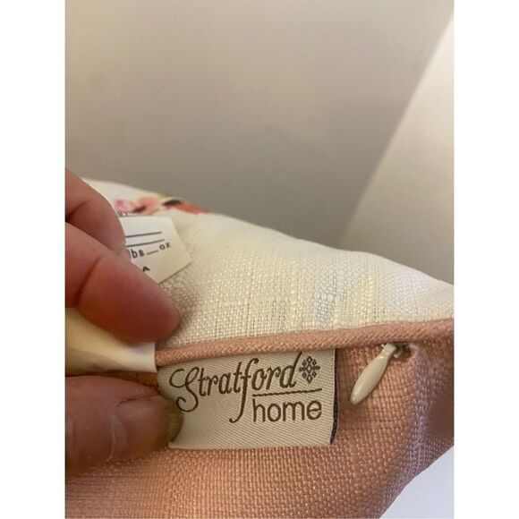 Strafford feather pillow “Pray more Worry Less” - Picture 6 of 7